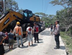 Kapolsek Batiknau Laksanakan Monitoring Evakuasi Tronton Pengangkut Alat Berat